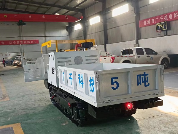 履帶式運輸車輛